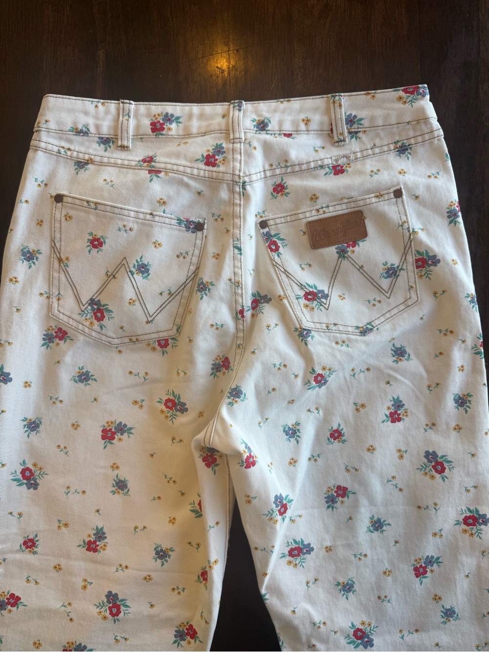 Wrangler X Billabong Collab, She’s Cheeky Floral White Denim Jeans Women’s Sz 31 - Picture 6 of 14